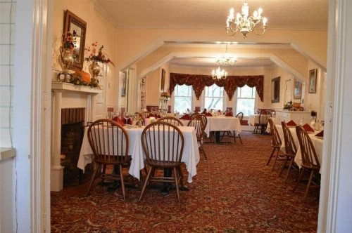 Red Rocker Inn - image 40