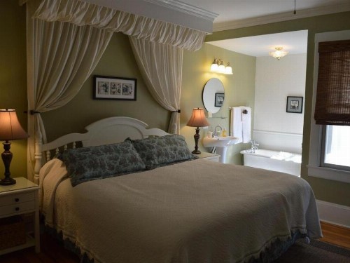 Red Rocker Inn - image 5