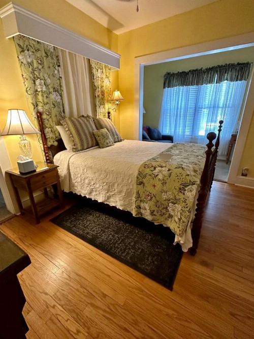 Red Rocker Inn - image 8