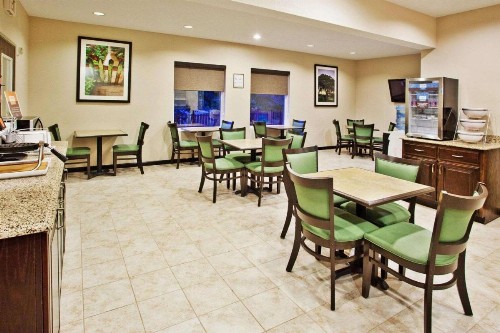 Comfort Inn Blairsville - image 16