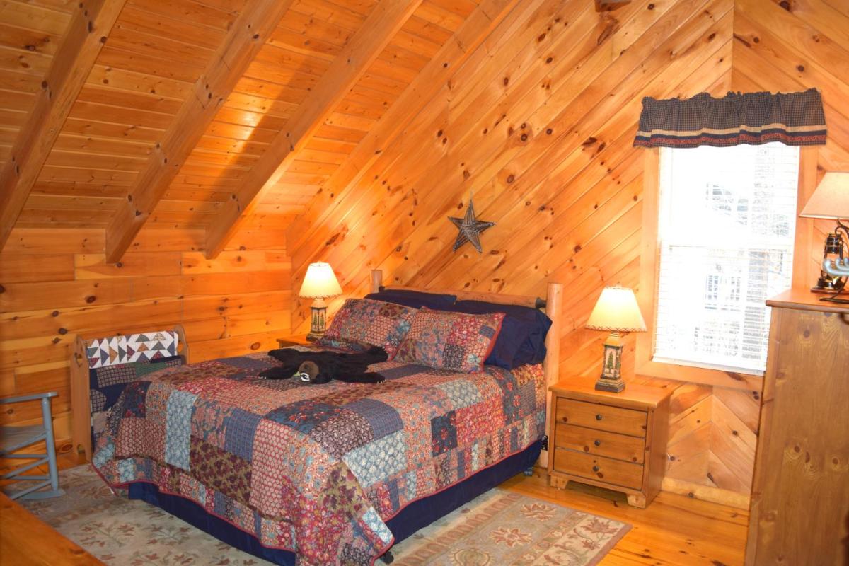 Lilac Cottage - Cozy 2 Bedroom Cabin with Kitchen - image 6