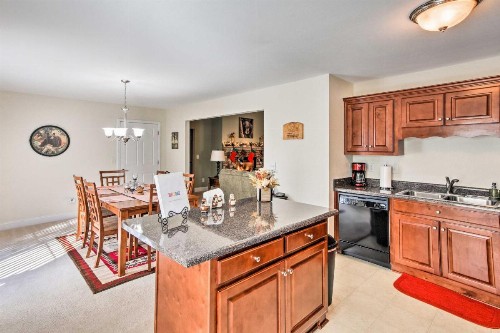 Blairsville Home with Deck and Stunning Mountain Views - image 9
