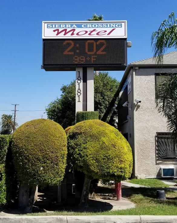 Sierra Crossing Motel - main image