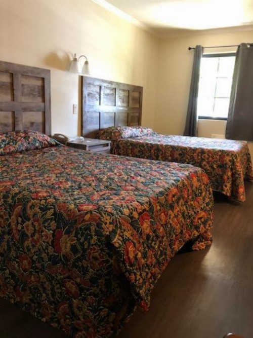 Sierra Crossing Motel - image 19