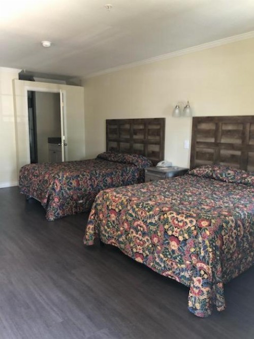 Sierra Crossing Motel - image 22