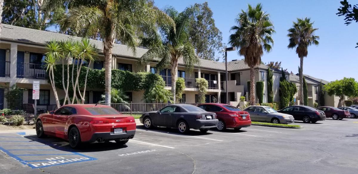 Sierra Crossing Motel - image 4