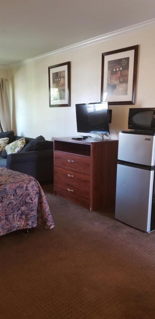 Sierra Crossing Motel - image 9