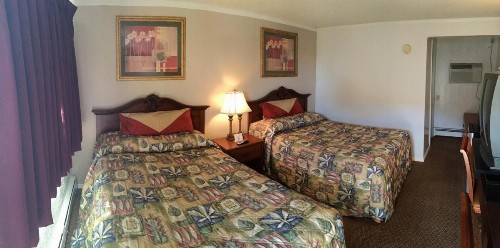 Economy Inn Bloomington - image 4