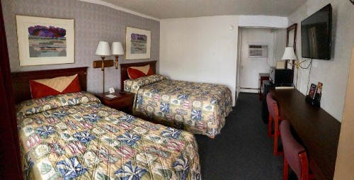 Economy Inn Bloomington - image 5
