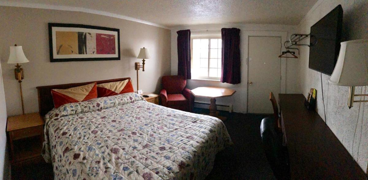 Economy Inn Bloomington - image 7
