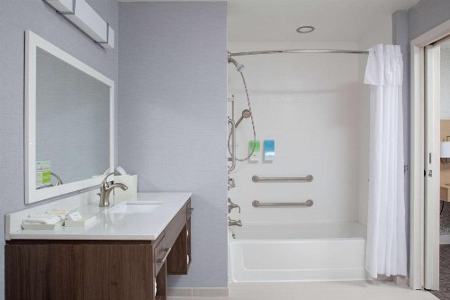 Home2 Suites by Hilton Bloomington - image 5