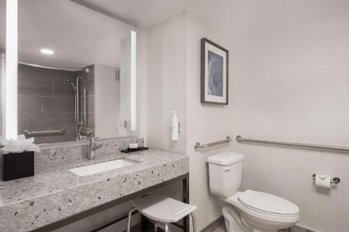 Embassy Suites Minneapolis - Airport - image 22