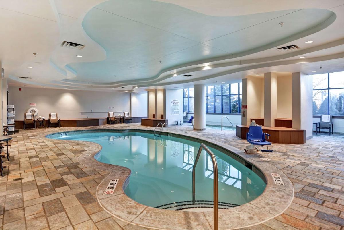 Embassy Suites Minneapolis - Airport - image 3