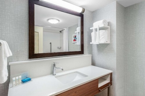 Hampton Inn & Suites Minneapolis St. Paul Airport - Mall of America - image 23