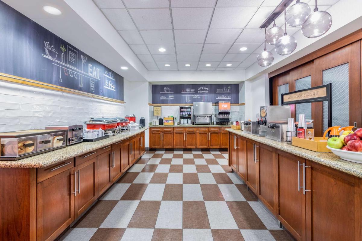 Hampton Inn & Suites Minneapolis St. Paul Airport - Mall of America - image 6