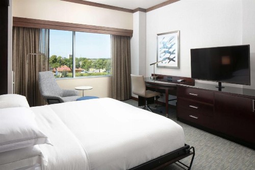 Hilton Minneapolis Bloomington - image 24
