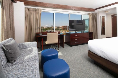 Hilton Minneapolis Bloomington - image 25