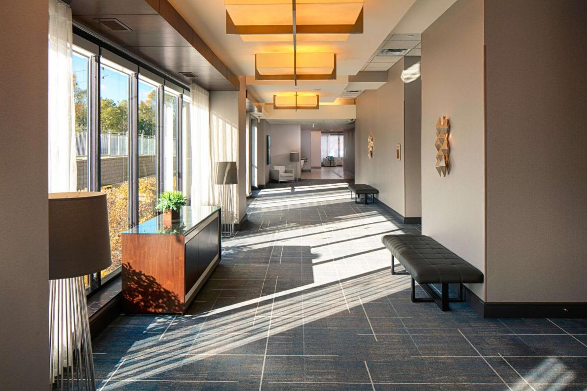 Hilton Minneapolis Bloomington - image 3
