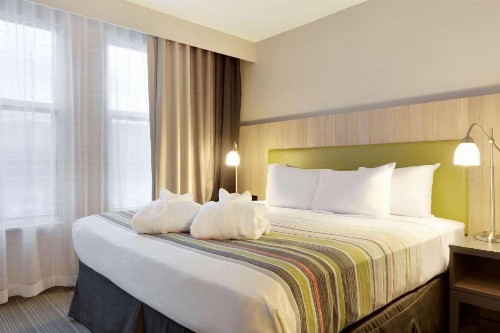 Country Inn & Suites by Radisson Bloomington at Mall of America MN - image 4