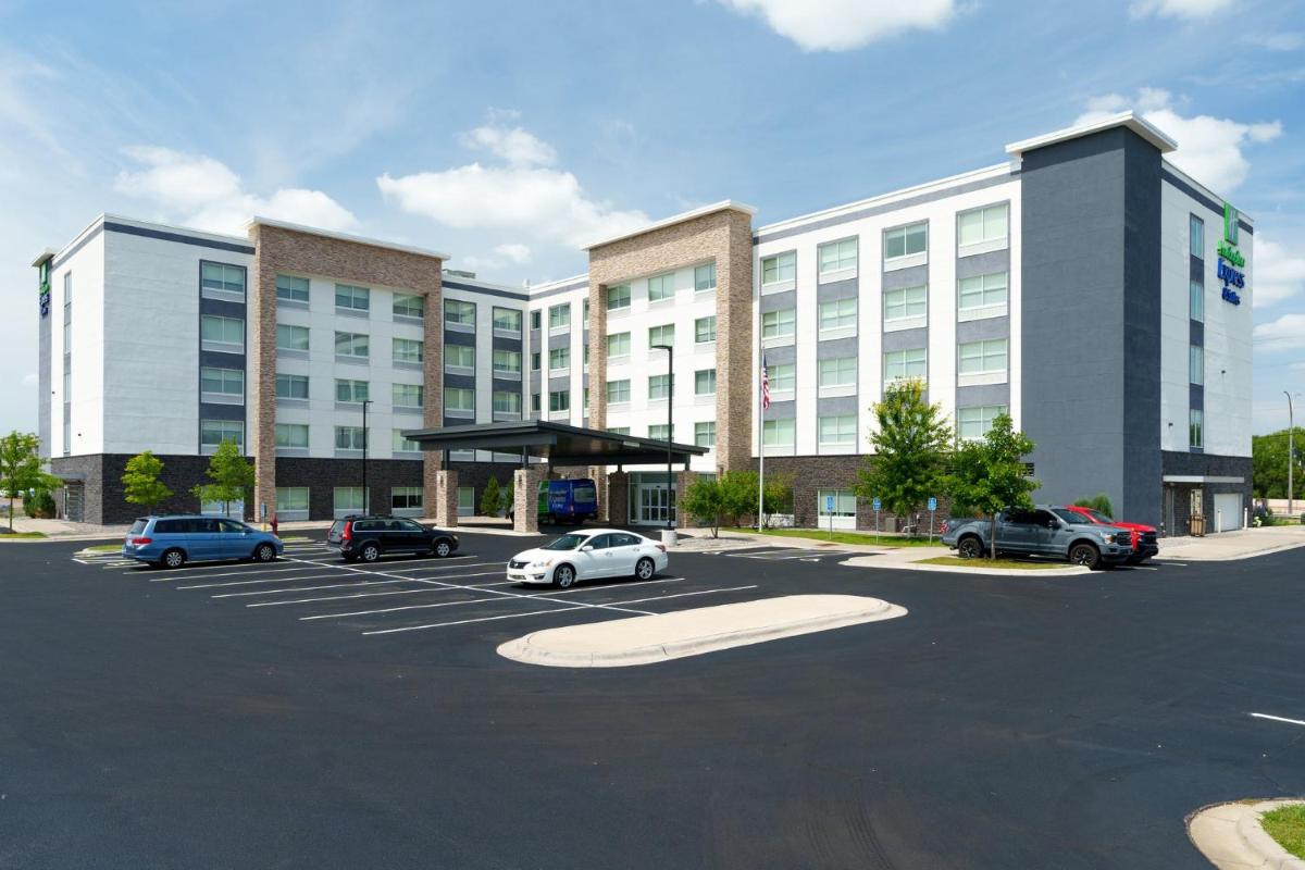 Holiday Inn Express & Suites - Mall of America - MSP Airport an IHG Hotel - main image