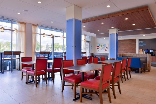 Holiday Inn Express & Suites - Mall of America - MSP Airport an IHG Hotel - image 14
