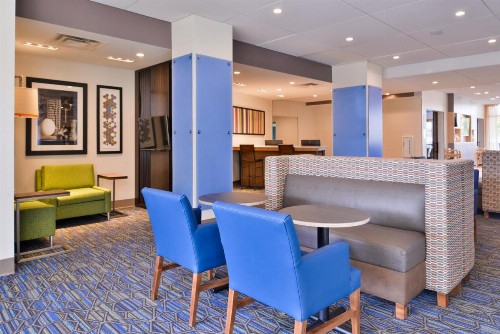 Holiday Inn Express & Suites - Mall of America - MSP Airport an IHG Hotel - image 22