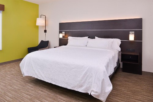 Holiday Inn Express & Suites - Mall of America - MSP Airport an IHG Hotel - image 43