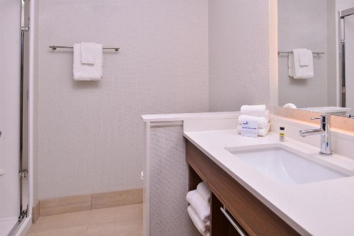 Holiday Inn Express & Suites - Mall of America - MSP Airport an IHG Hotel - image 44