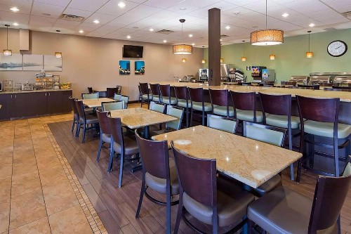Best Western Plus Bloomington Hotel - image 10