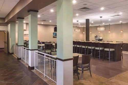 Best Western Plus Bloomington Hotel - image 11