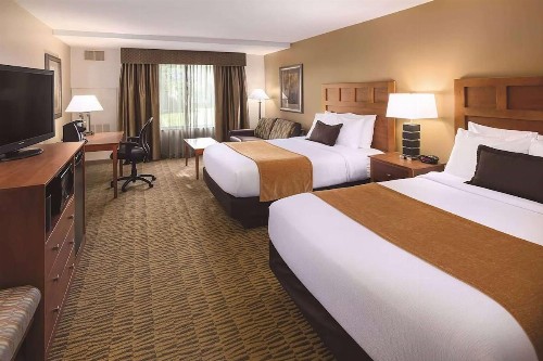Best Western Plus Bloomington Hotel - image 13