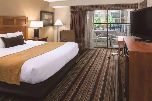 Best Western Plus Bloomington Hotel - image 17