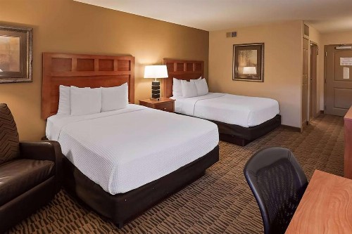 Best Western Plus Bloomington Hotel - image 18
