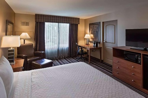 Best Western Plus Bloomington Hotel - image 22