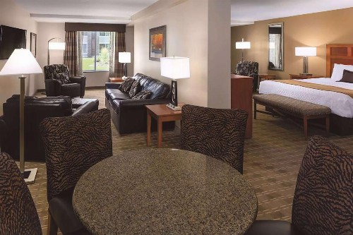 Best Western Plus Bloomington Hotel - image 27