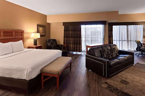 Best Western Plus Bloomington Hotel - image 28
