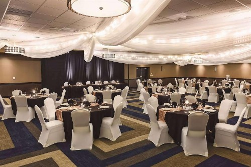Best Western Plus Bloomington Hotel - image 33
