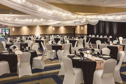 Best Western Plus Bloomington Hotel - image 36