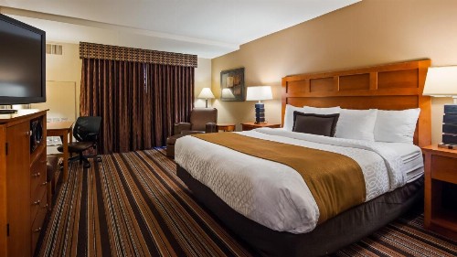 Best Western Plus Bloomington Hotel - image 39