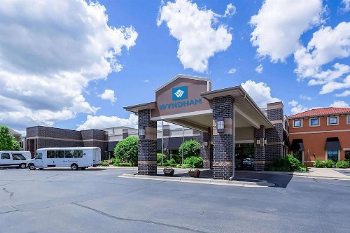 Best Western Plus Bloomington Hotel - image 5