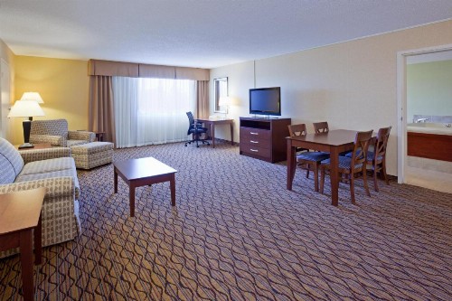 Holiday Inn Bloomington Airport an IHG Hotel - image 18