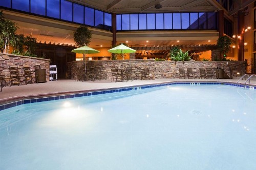 Holiday Inn Bloomington Airport an IHG Hotel - image 30