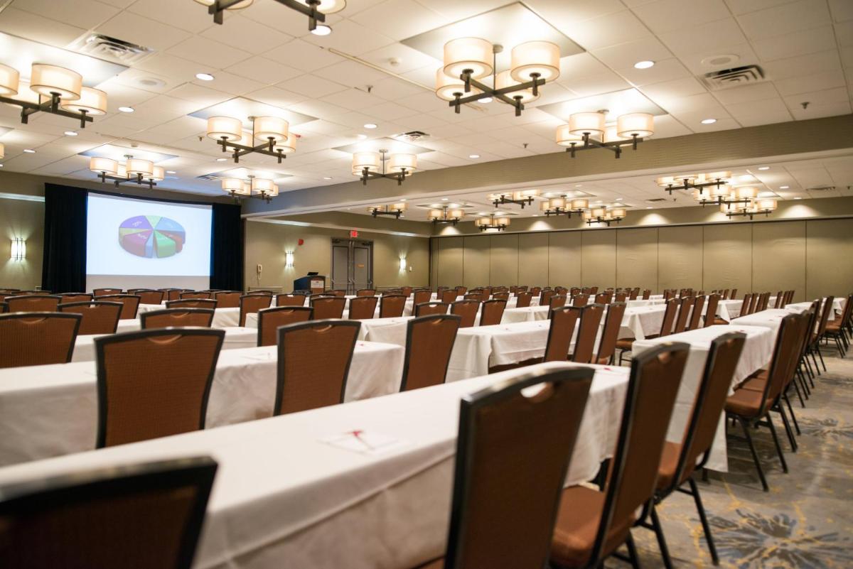 Crowne Plaza Suites : MSP Airport - Mall of America an IHG Hotel - image 3