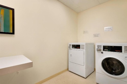 Fairfield Inn & Suites Minneapolis Bloomington/Mall of America - image 10