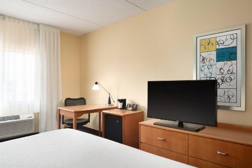 Fairfield Inn & Suites Minneapolis Bloomington/Mall of America - image 12