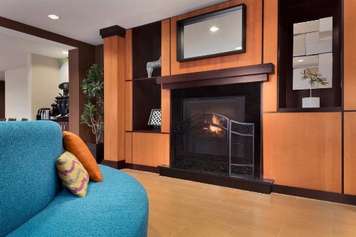 Fairfield Inn & Suites Minneapolis Bloomington/Mall of America - image 17