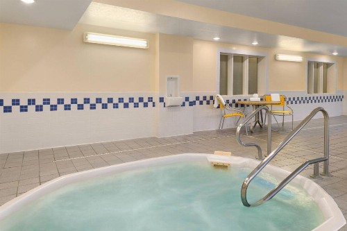 Fairfield Inn & Suites Minneapolis Bloomington/Mall of America - image 25