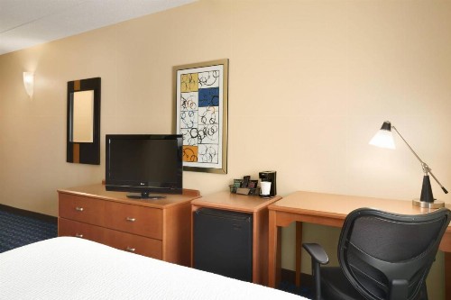 Fairfield Inn & Suites Minneapolis Bloomington/Mall of America - image 8