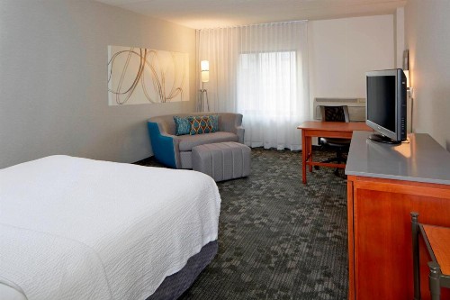 Courtyard by Marriott Bloomington Mall of America - image 10