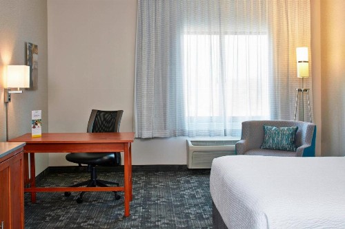 Courtyard by Marriott Bloomington Mall of America - image 9
